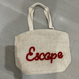 Escape tote